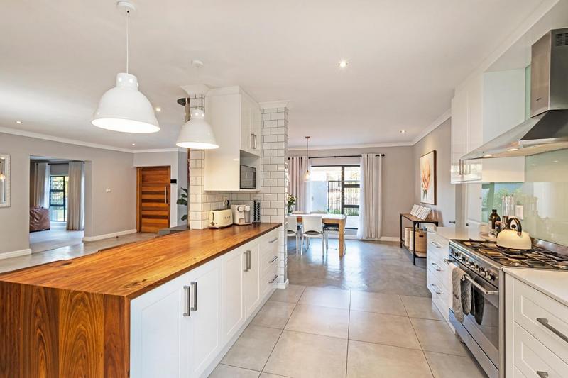5 Bedroom Property for Sale in Schoongezicht Western Cape